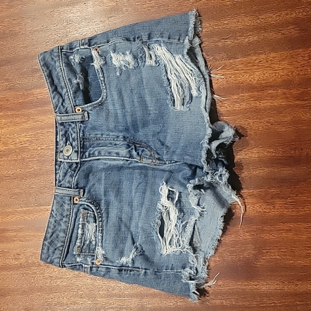 Womens size 4- American Eagle Distressed Jean shorts.